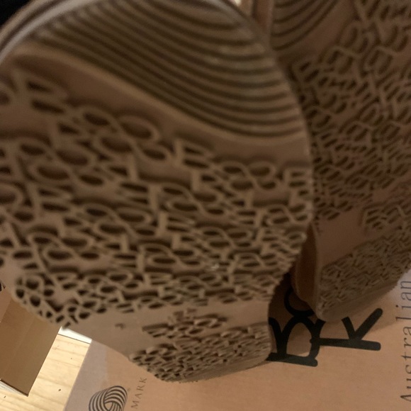 Brown boots - Picture 3 of 10